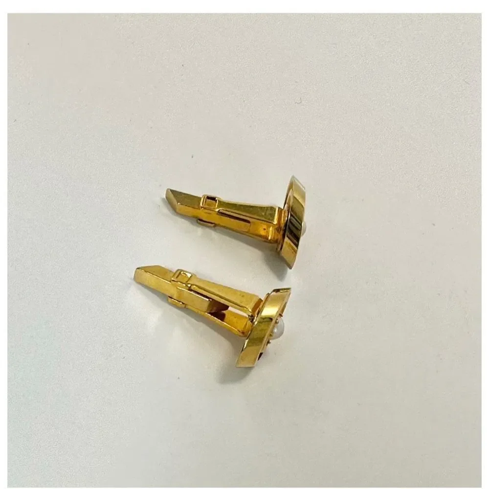 Gold tone vintage pearl cufflinks